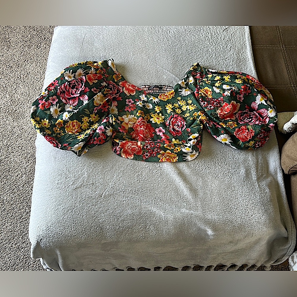 ZARA Floral Cotton Puffy Sleeve Cropped Top Size Medium! NWOT!